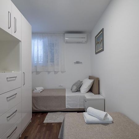 Drop In Split Luxury Suites Exterior foto