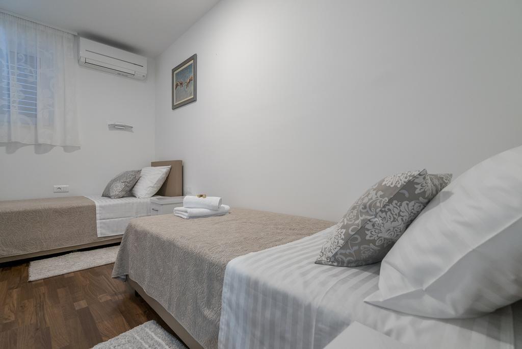 Drop In Split Luxury Suites Exterior foto