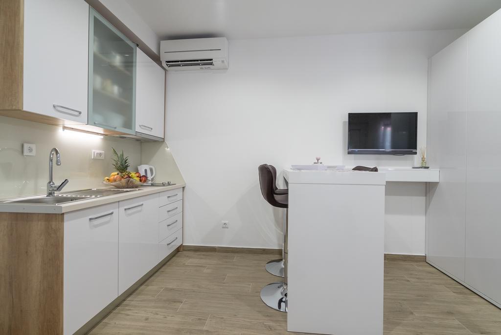 Drop In Split Luxury Suites Exterior foto