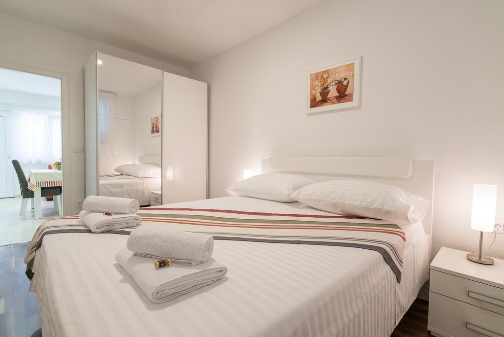 Drop In Split Luxury Suites Exterior foto