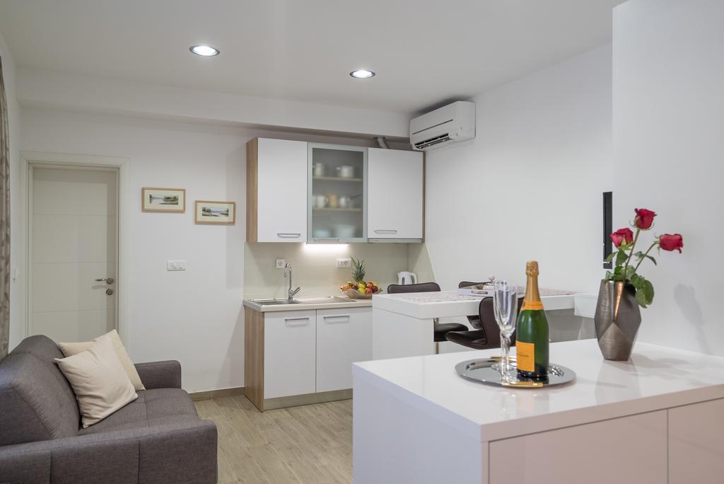 Drop In Split Luxury Suites Exterior foto